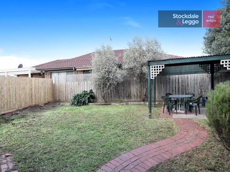16 Snaefell Crescent, Gladstone Park VIC 3043