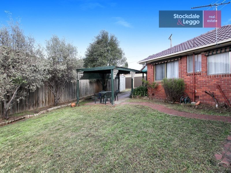 16 Snaefell Crescent, Gladstone Park VIC 3043