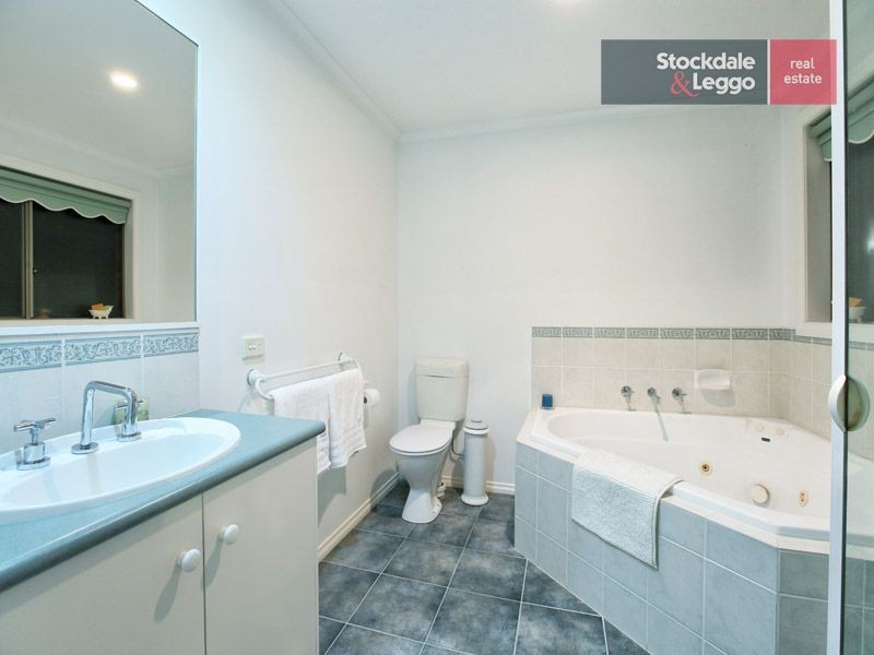 4 Lamplight Way, Attwood VIC 3049