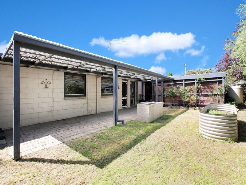 105 South Circular Road, Gladstone Park VIC 3043