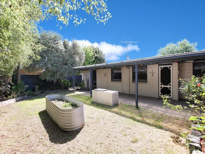 105 South Circular Road, Gladstone Park VIC 3043