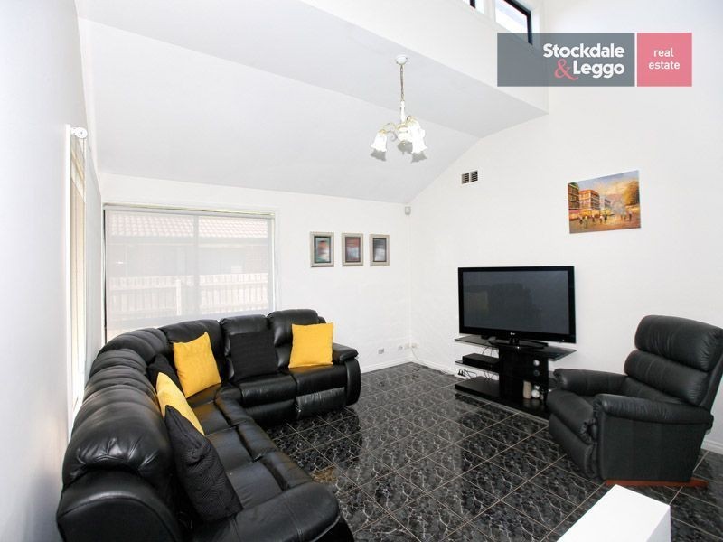 4 McConnell Crescent, Roxburgh Park VIC 3064