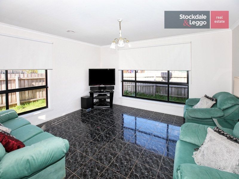 4 McConnell Crescent, Roxburgh Park VIC 3064