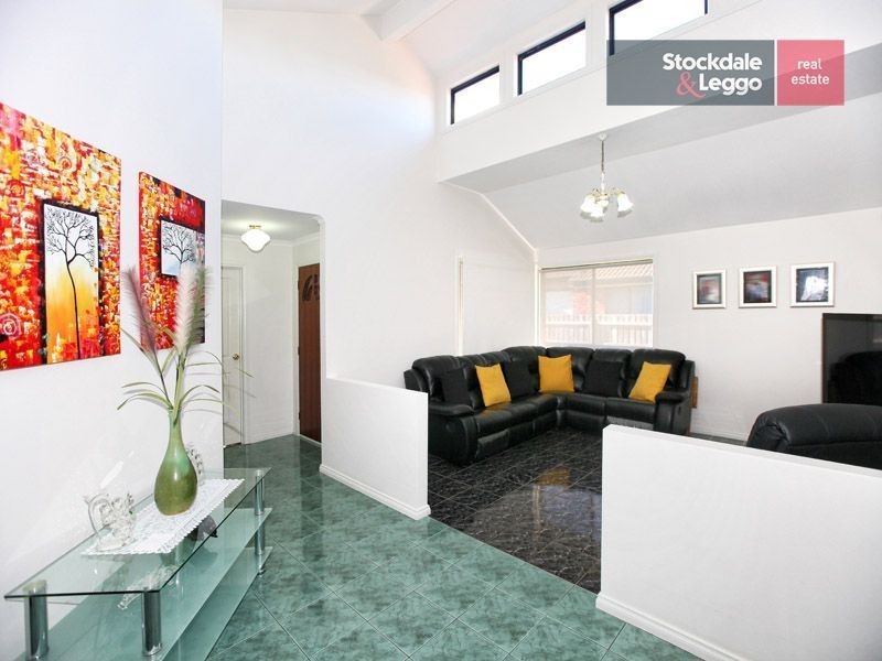 4 McConnell Crescent, Roxburgh Park VIC 3064