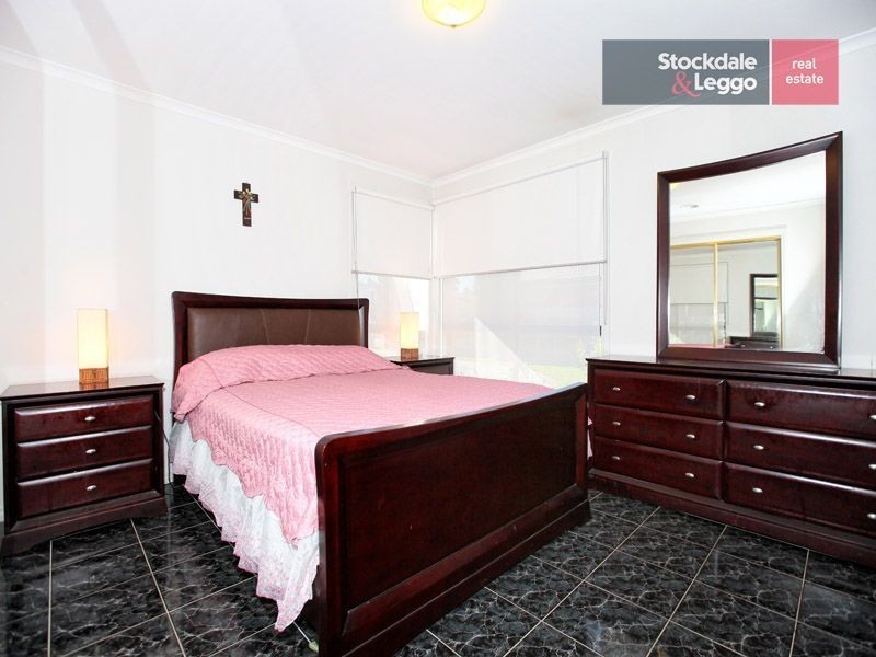 4 McConnell Crescent, Roxburgh Park VIC 3064