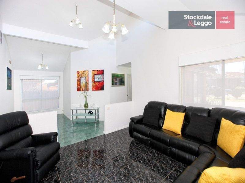 4 McConnell Crescent, Roxburgh Park VIC 3064