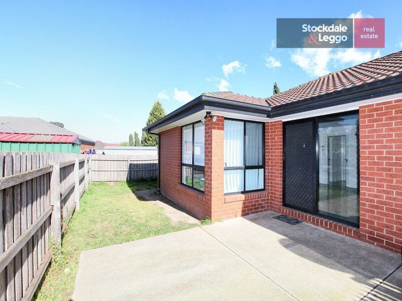 4 McConnell Crescent, Roxburgh Park VIC 3064