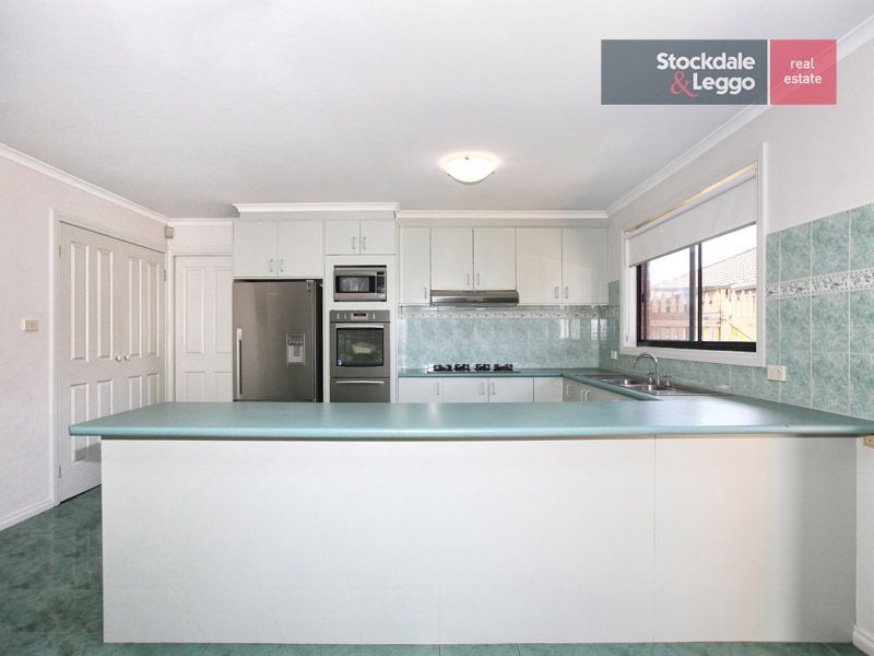 4 McConnell Crescent, Roxburgh Park VIC 3064