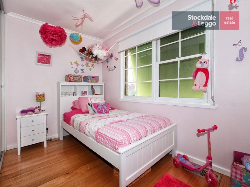 18 Hillcrest Drive, Westmeadows VIC 3049