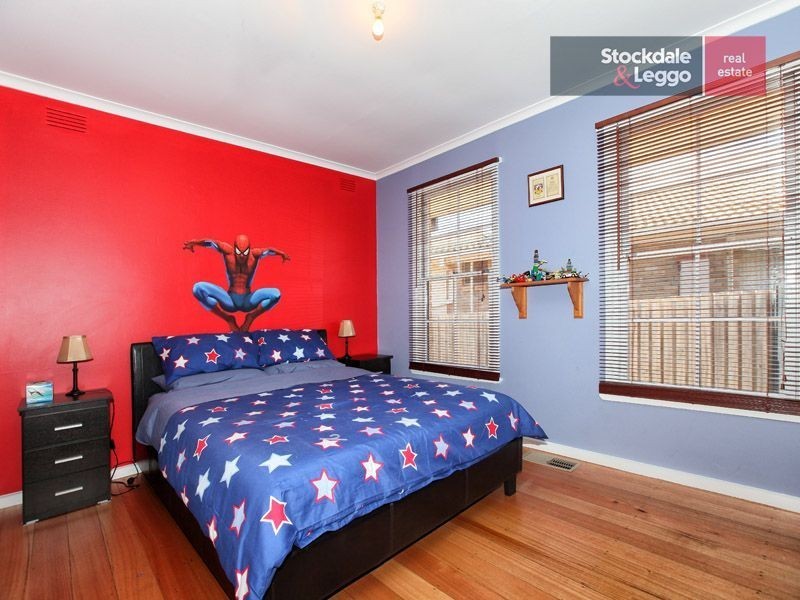 18 Hillcrest Drive, Westmeadows VIC 3049