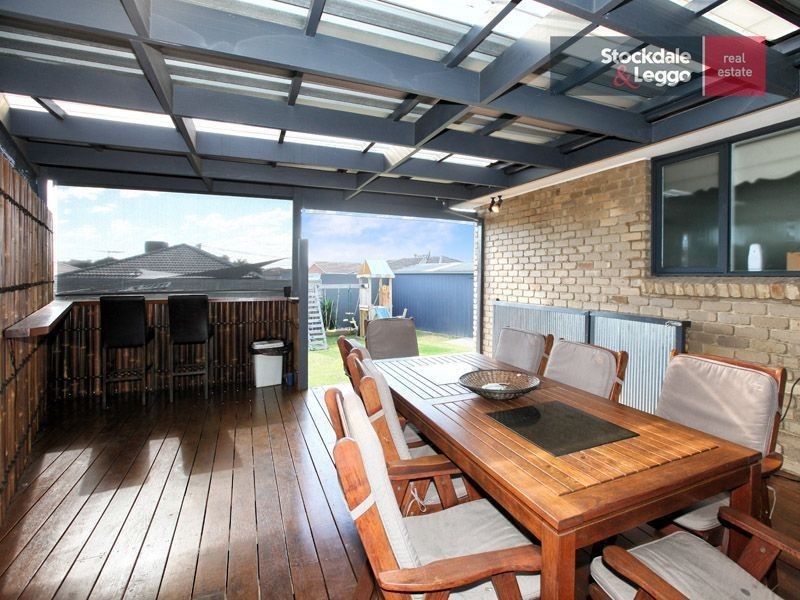 18 Hillcrest Drive, Westmeadows VIC 3049