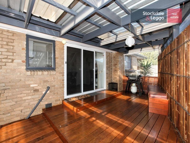 18 Hillcrest Drive, Westmeadows VIC 3049