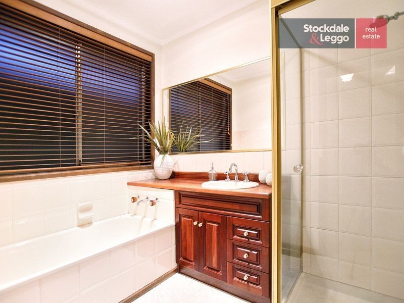 2 Farley Court, Gladstone Park VIC 3043