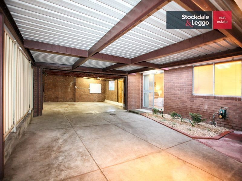 2 Farley Court, Gladstone Park VIC 3043