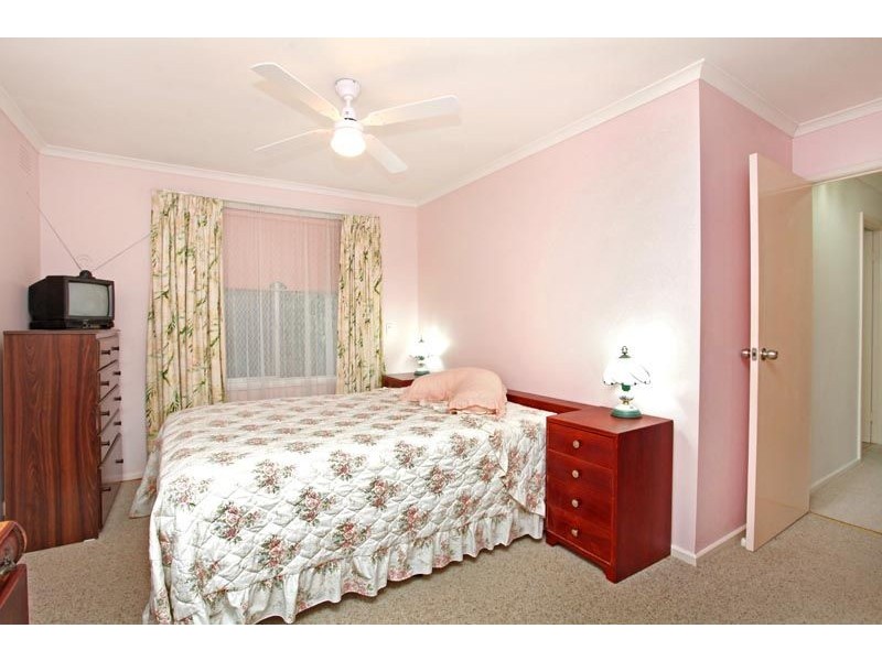 48 Wolverton Drive, Gladstone Park VIC 3043