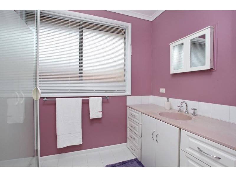 48 Wolverton Drive, Gladstone Park VIC 3043