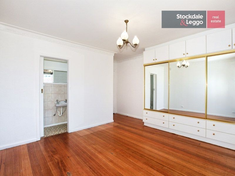 27 Scampton Crescent, Tullamarine VIC 3043