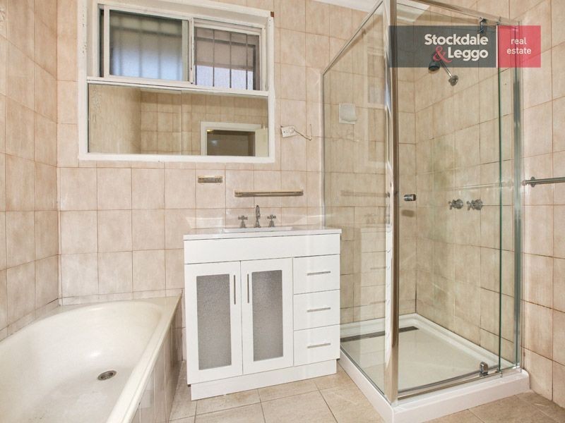 27 Scampton Crescent, Tullamarine VIC 3043