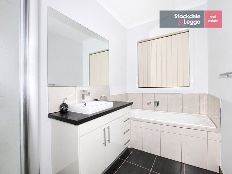 9 Bradshaw Avenue, Craigieburn VIC 3064