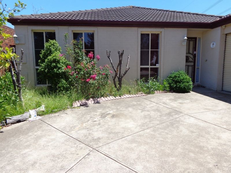 11 Wintle Cl, Roxburgh Park VIC 3064