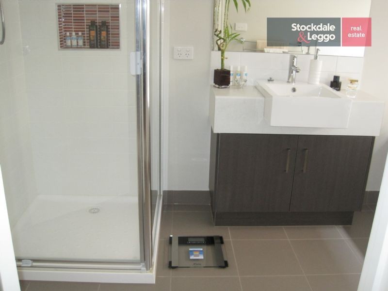 11 Redheugh St, Craigieburn VIC 3064