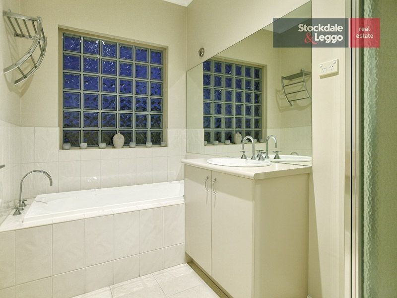 17 Canisby Way, Craigieburn VIC 3064