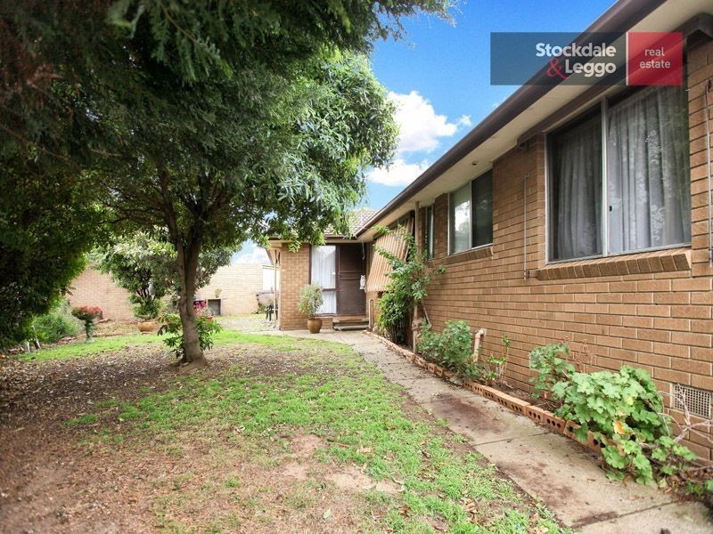 6 Warrah Court, Gladstone Park VIC 3043