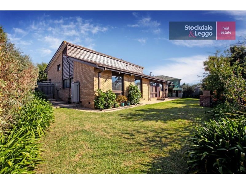 7 Taunton Pl, Gladstone Park VIC 3043