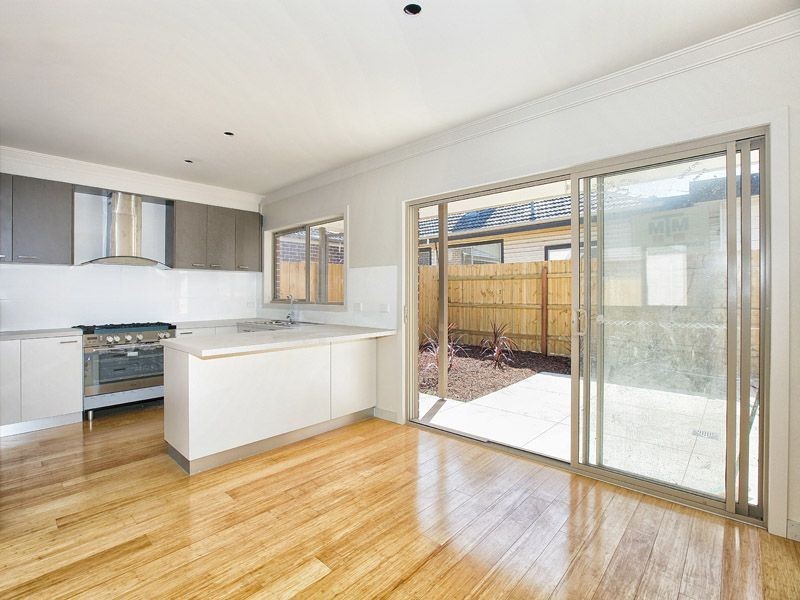 2/14 Waratah Avenue, Tullamarine VIC 3043