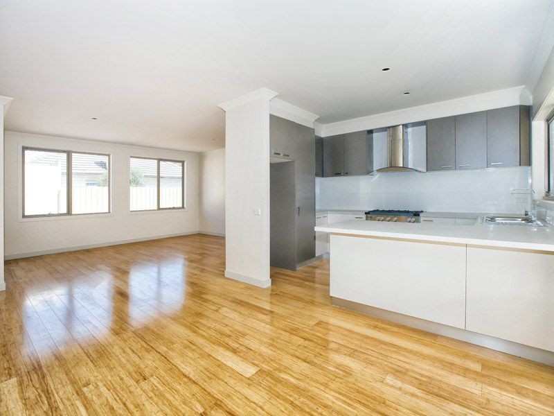 2/14 Waratah Avenue, Tullamarine VIC 3043