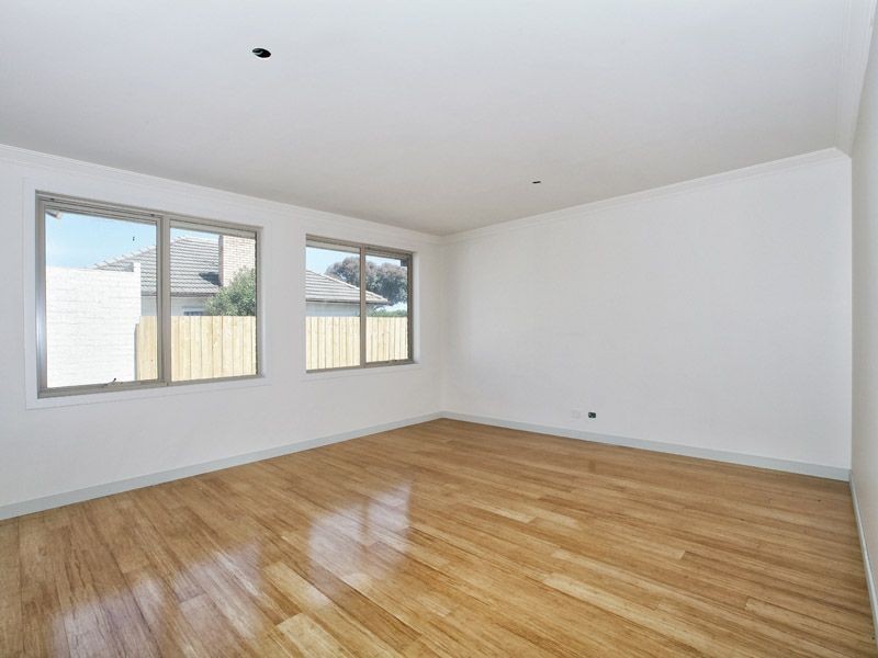 2/14 Waratah Avenue, Tullamarine VIC 3043