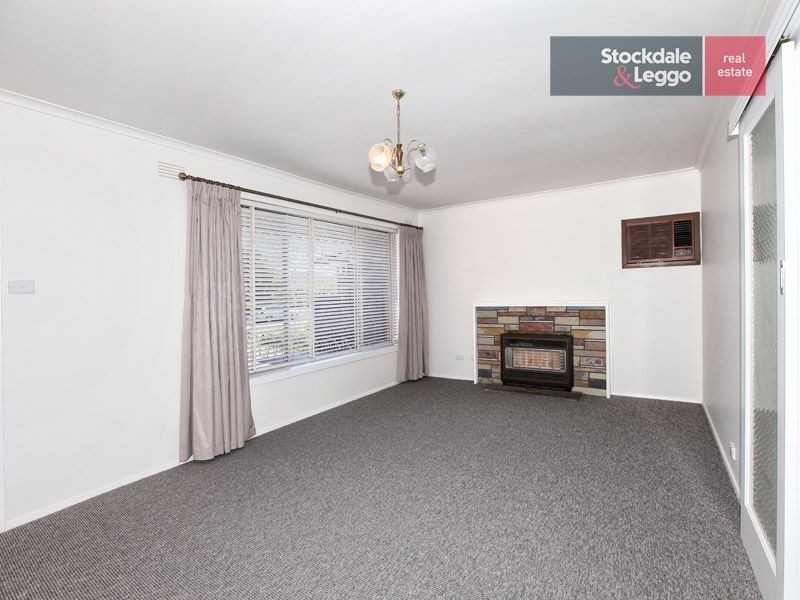 34 Prior Avenue, Gladstone Park VIC 3043