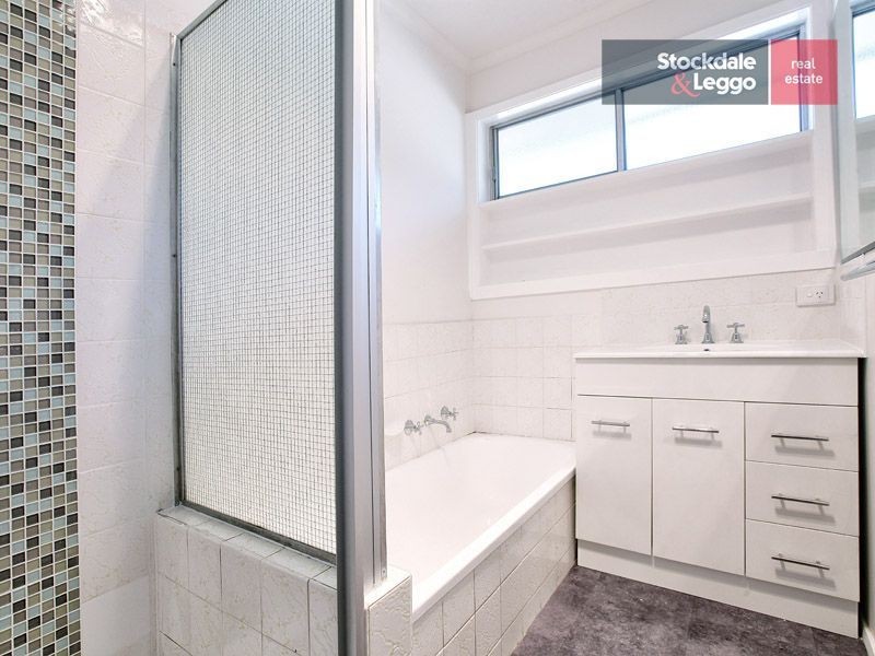34 Prior Avenue, Gladstone Park VIC 3043