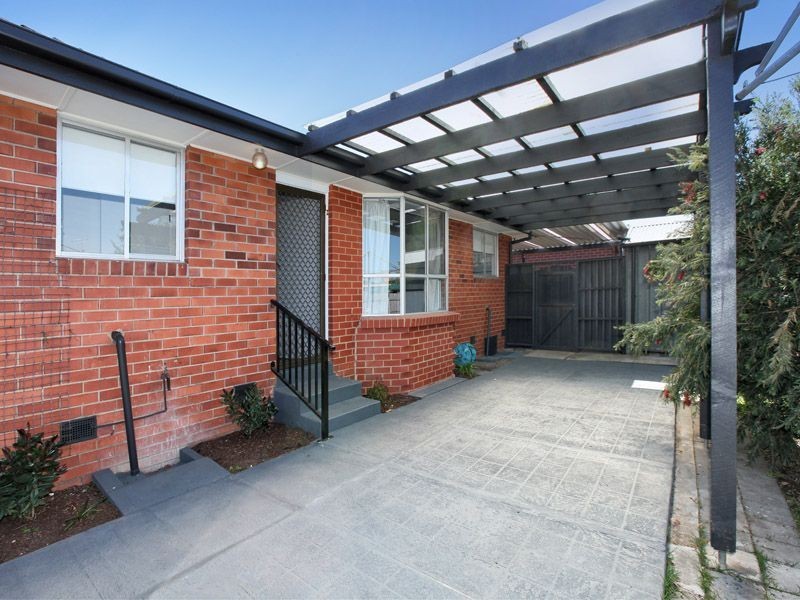 34 Prior Avenue, Gladstone Park VIC 3043