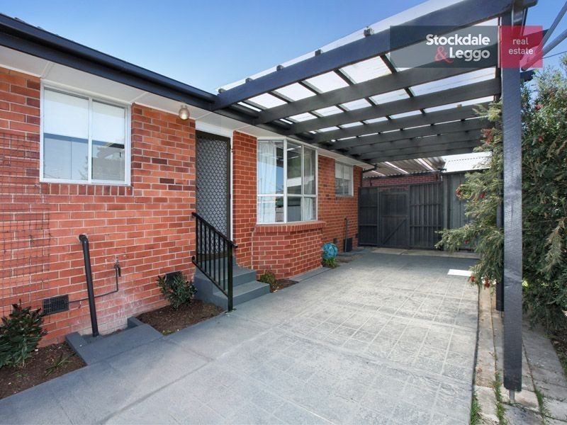 34 Prior Avenue, Gladstone Park VIC 3043
