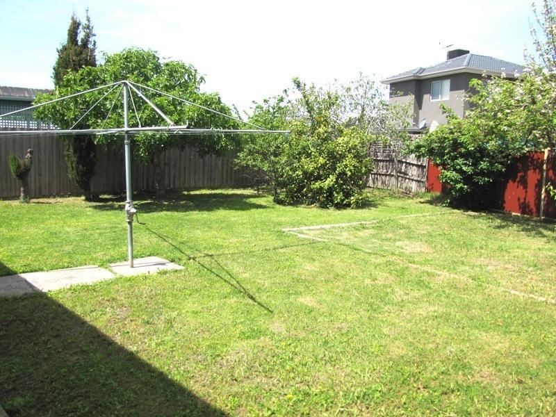 20  Vaucluse Ave, Gladstone Park VIC 3043