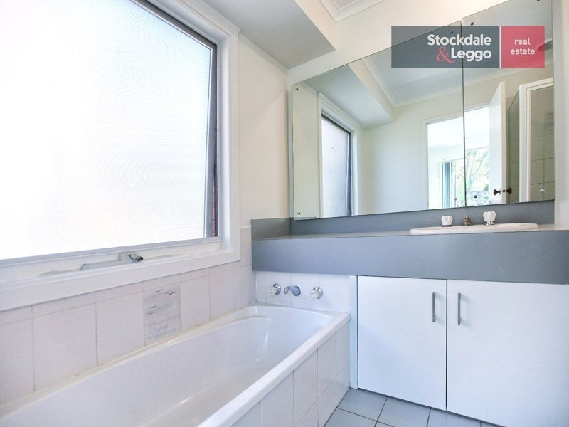 7 Davidson Court, Attwood VIC 3049