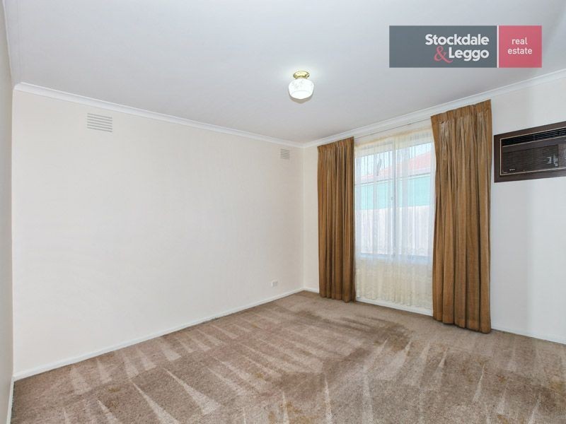 255 Carrick Drive, Gladstone Park VIC 3043