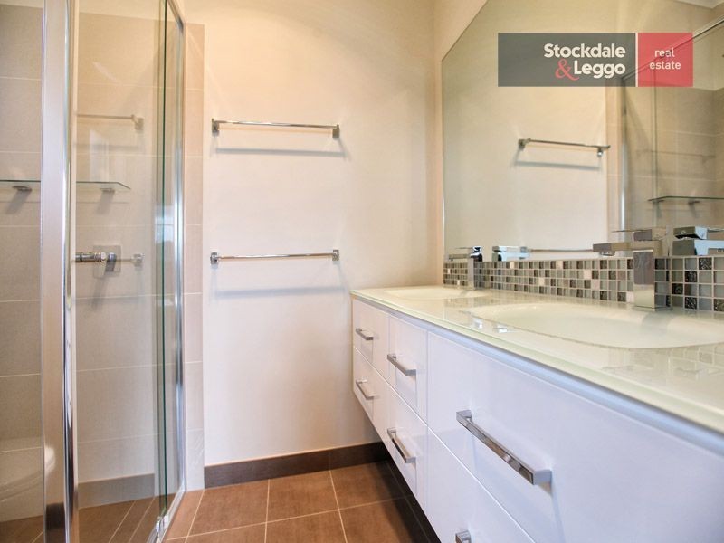 10 Gardner Terrace, Craigieburn VIC 3064