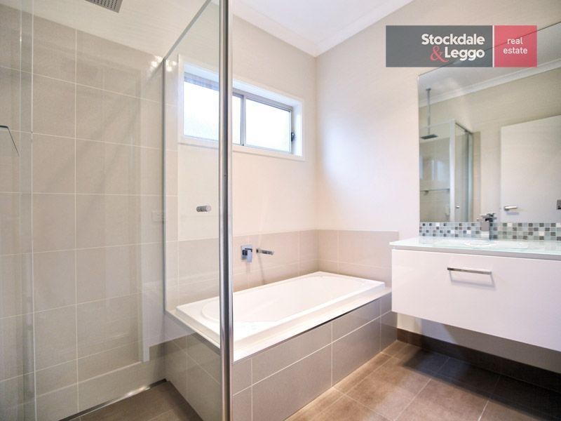 10 Gardner Terrace, Craigieburn VIC 3064