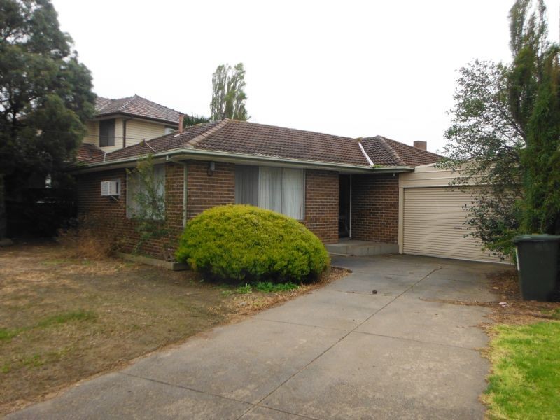 15 Wolverton Dr, Gladstone Park VIC 3043