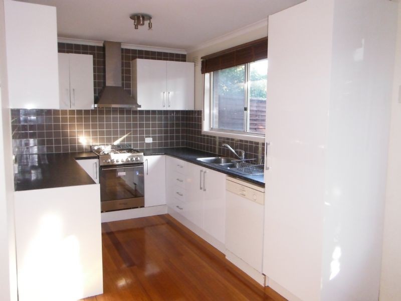 15 Wolverton Dr, Gladstone Park VIC 3043