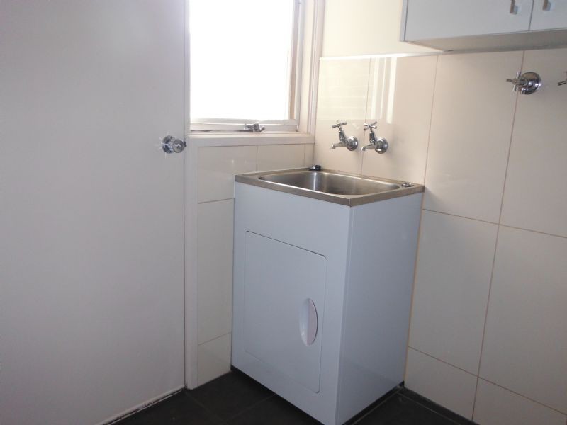 15 Wolverton Dr, Gladstone Park VIC 3043