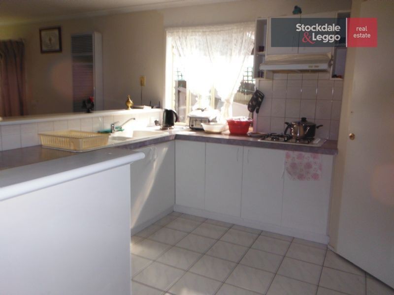 11 Wintle Cl, Roxburgh Park VIC 3064