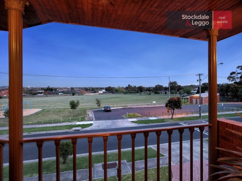 35 Bradford Ave, Greenvale VIC 3059