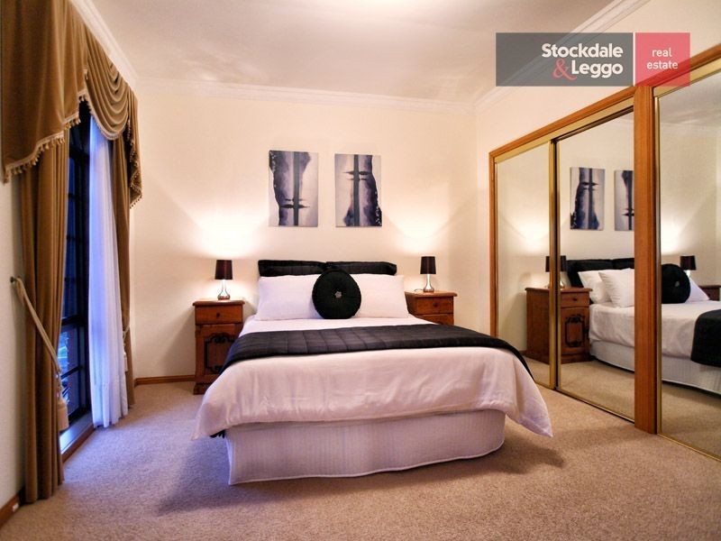 35 Bradford Ave, Greenvale VIC 3059