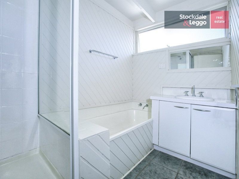 105 South Circular Rd, Gladstone Park VIC 3043