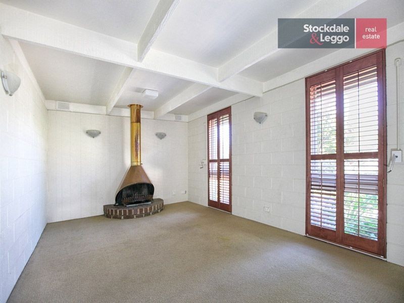 105 South Circular Rd, Gladstone Park VIC 3043