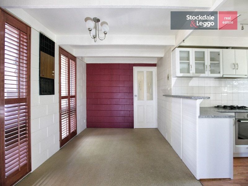 105 South Circular Rd, Gladstone Park VIC 3043