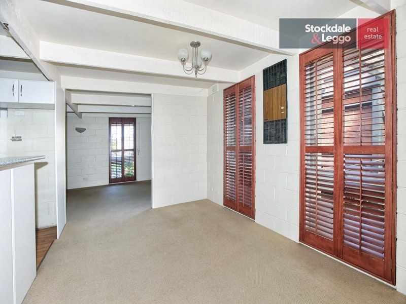 105 South Circular Rd, Gladstone Park VIC 3043